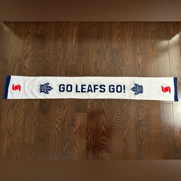 Toronto Maple Leafs Scarf - Picture 2 of 6